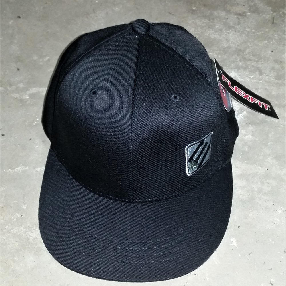 E2EK1EL Skateboard Baseball Cap Hat Flexfit